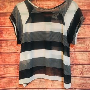 Charming Charlie Black/White Flowy Top. Small